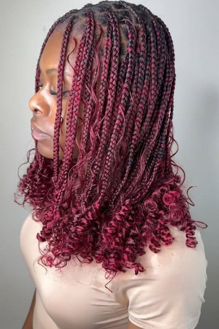 Protective box braids in burgundy wine tones