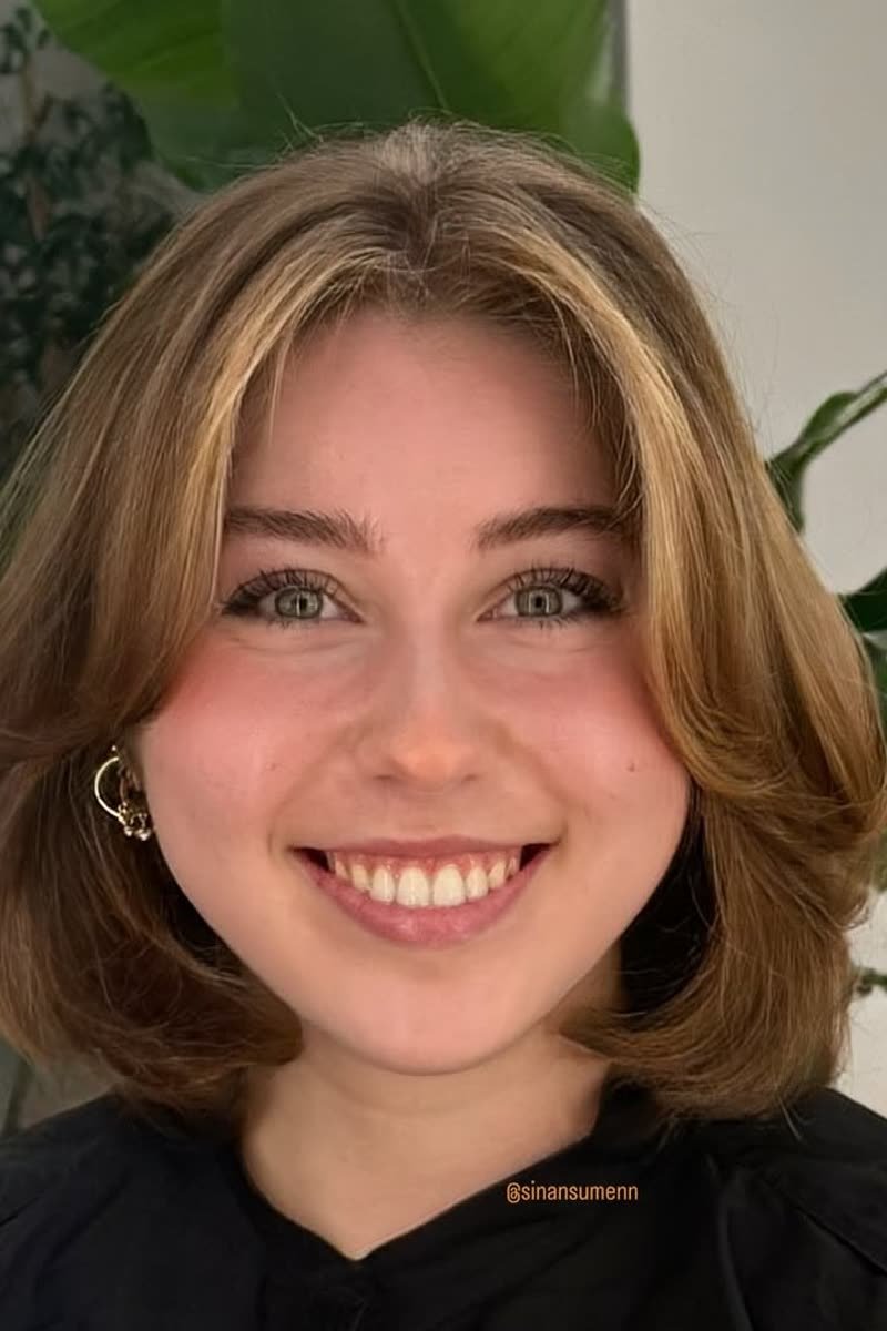 Butterfly lob haircut at neck length with soft layers
