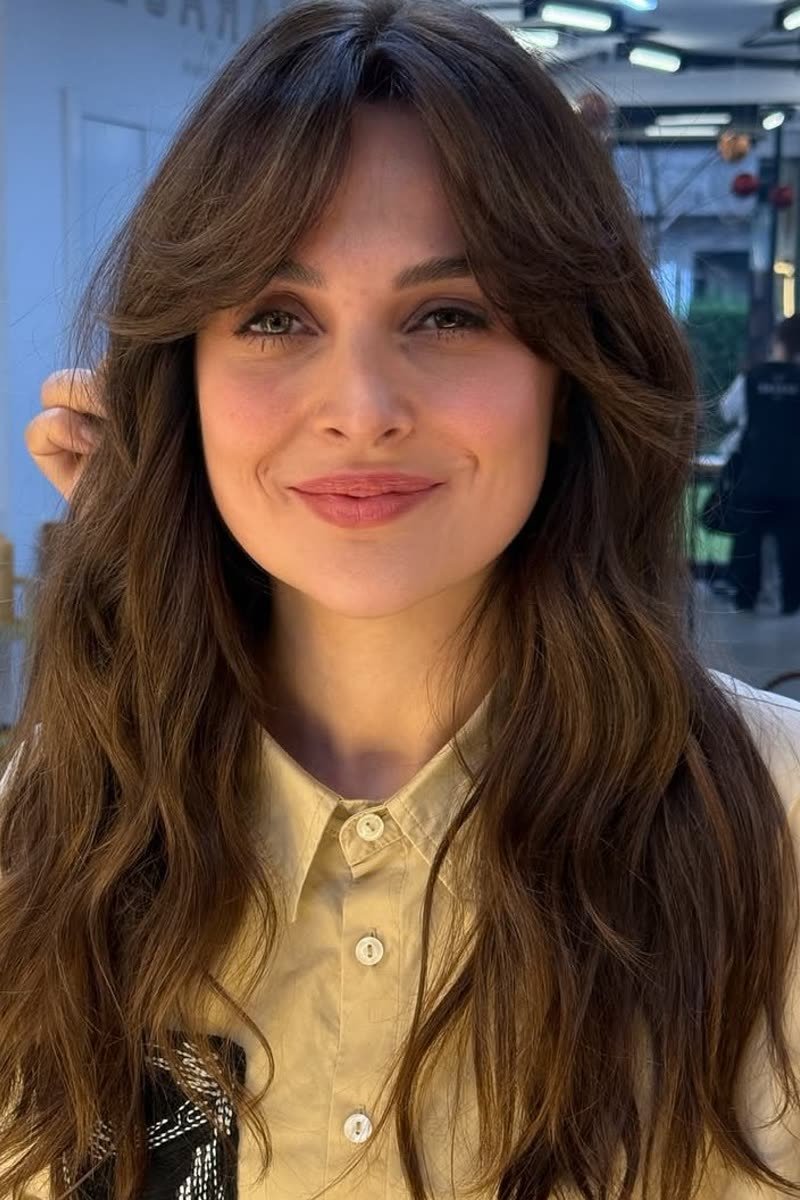 Wavy butterfly haircut enhancing natural waves