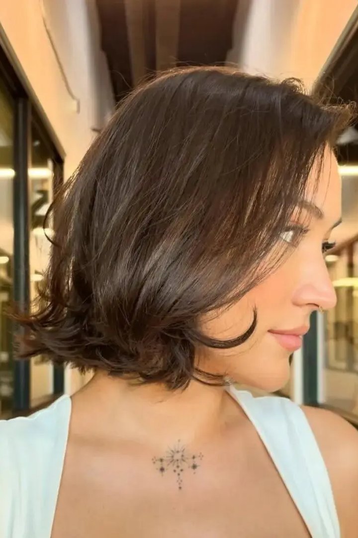 Wavy french bob with side part