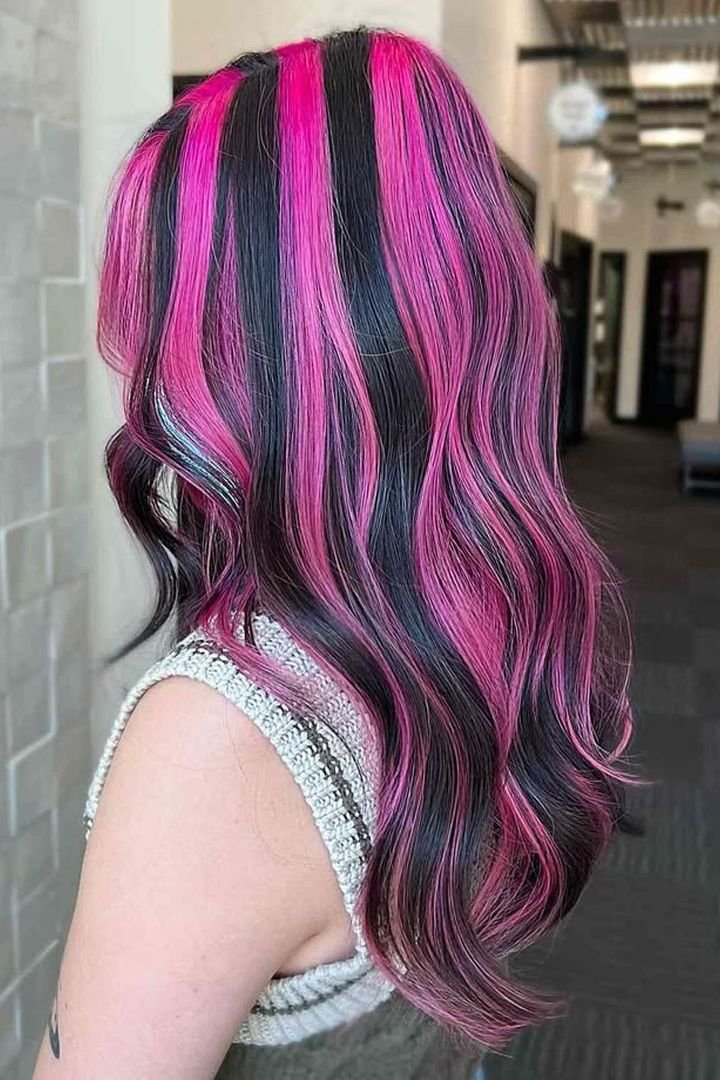 Wide bold pink panels on black hair, chunky Y2K style