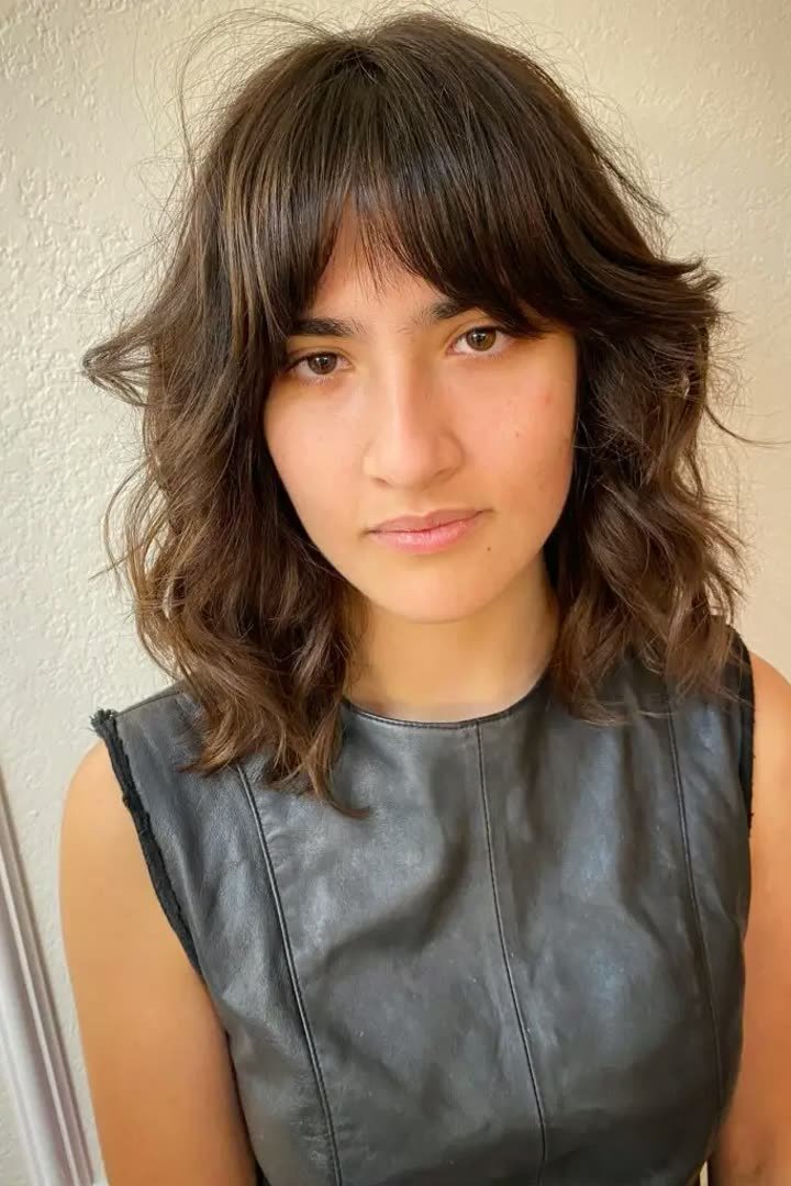 Beachy wavy kitty cut with loose undone waves