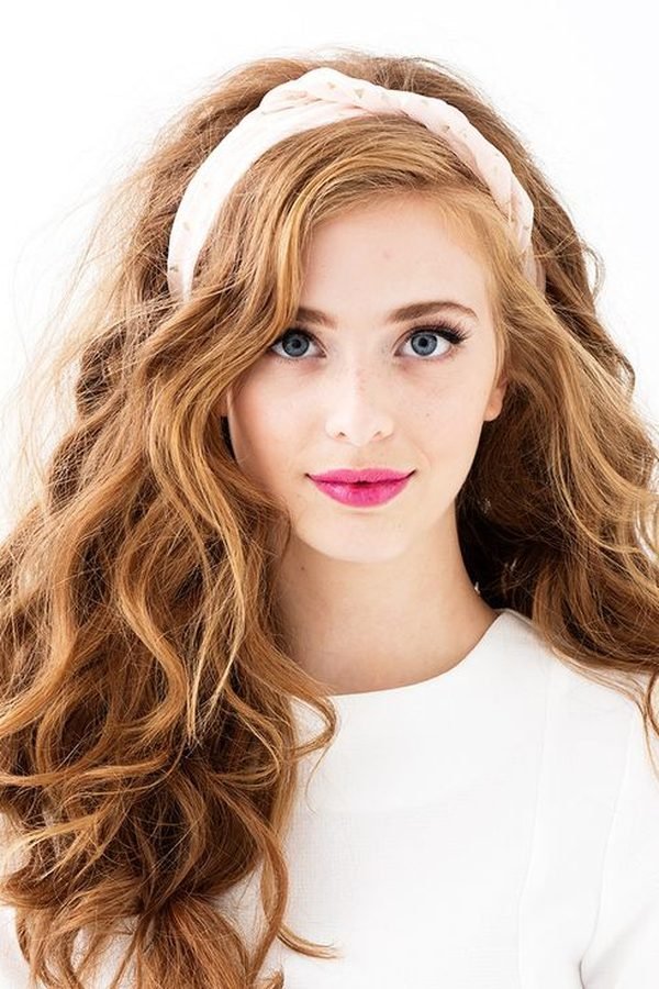 Loose waves with silk headband for NYE party hairstyle
