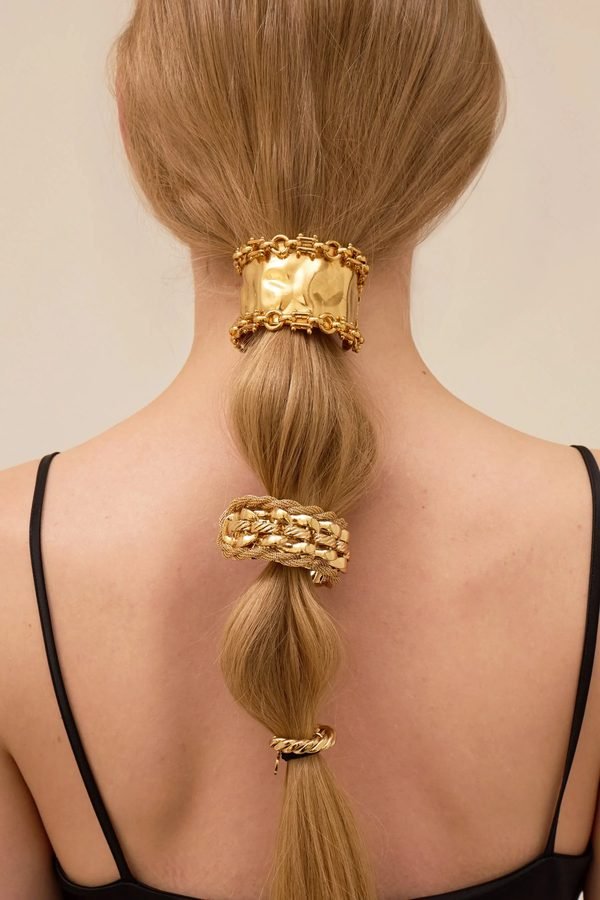 Ponytail decorated with gold cuff rings along its length