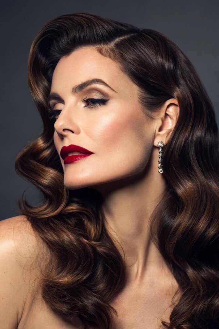Front view of Hollywood glam waves hairstyle for a winter formal